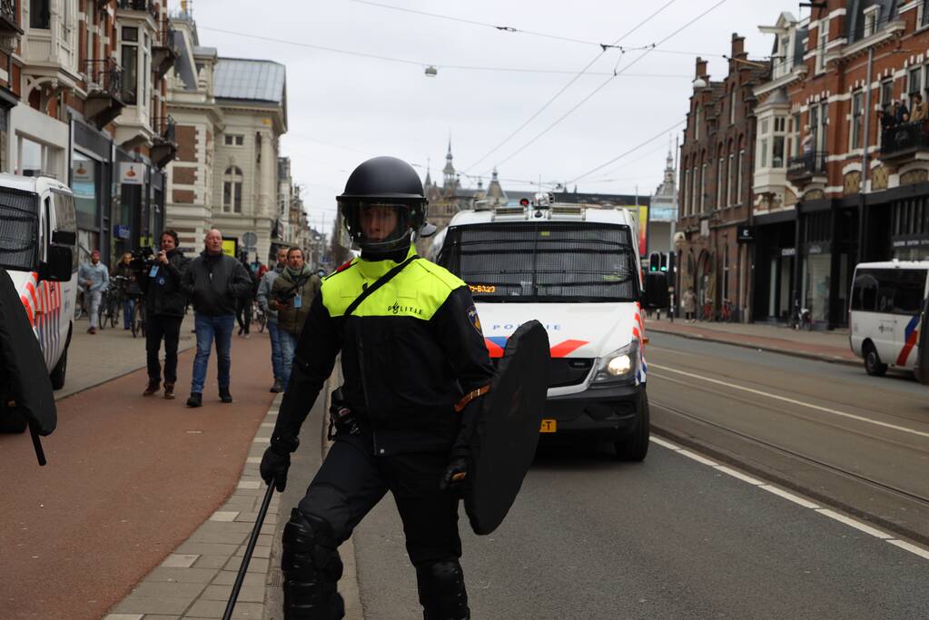 Opnieuw verzamelen demonstranten zich op het Museumplein