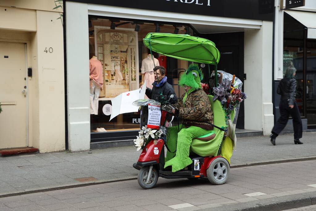 Opnieuw verzamelen demonstranten zich op het Museumplein