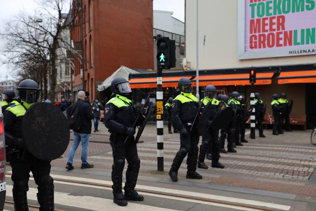 Opnieuw verzamelen demonstranten zich op het Museumplein