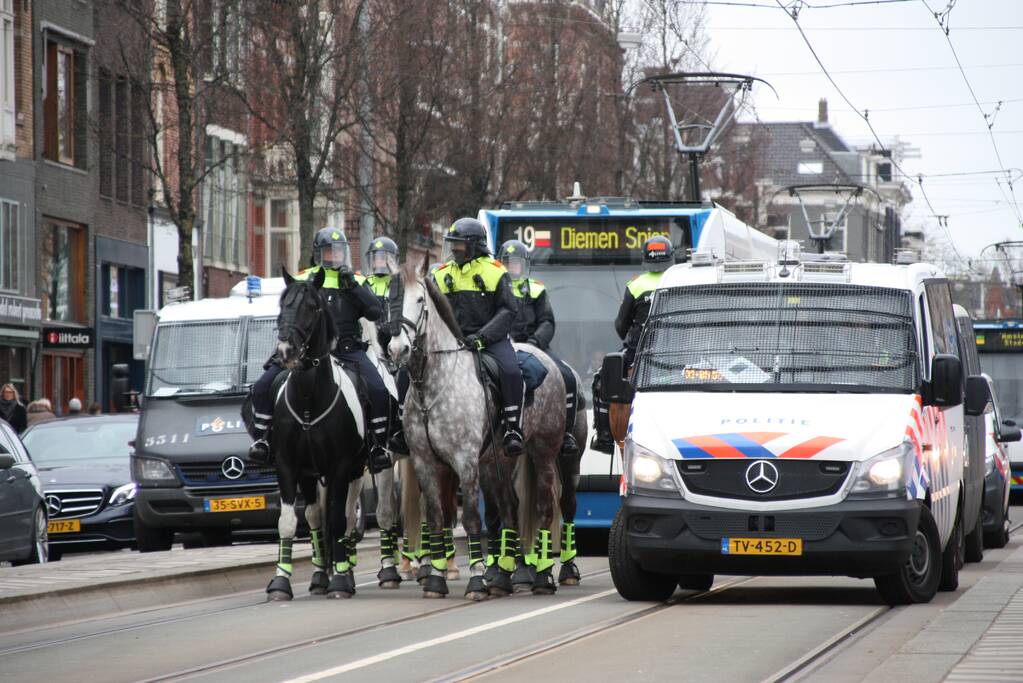 Opnieuw verzamelen demonstranten zich op het Museumplein