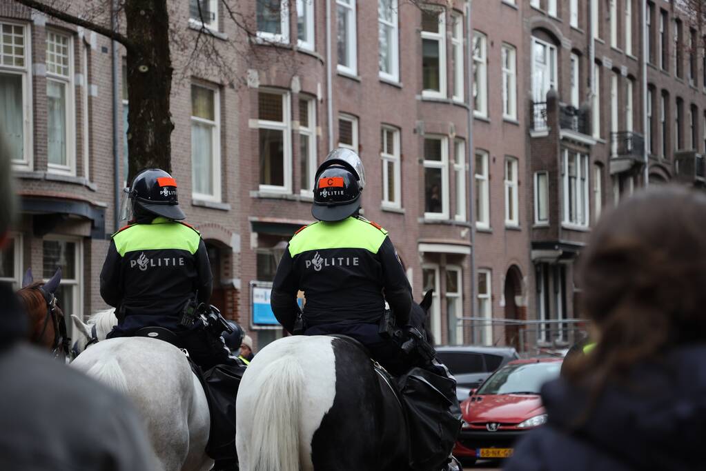 Opnieuw verzamelen demonstranten zich op het Museumplein