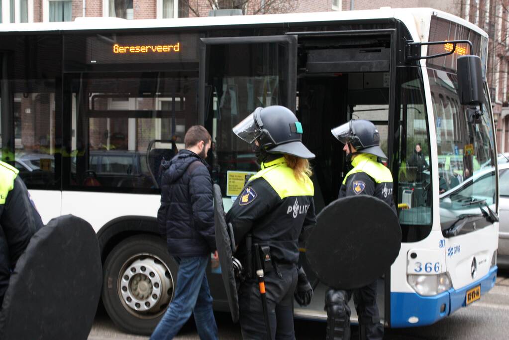 Opnieuw verzamelen demonstranten zich op het Museumplein