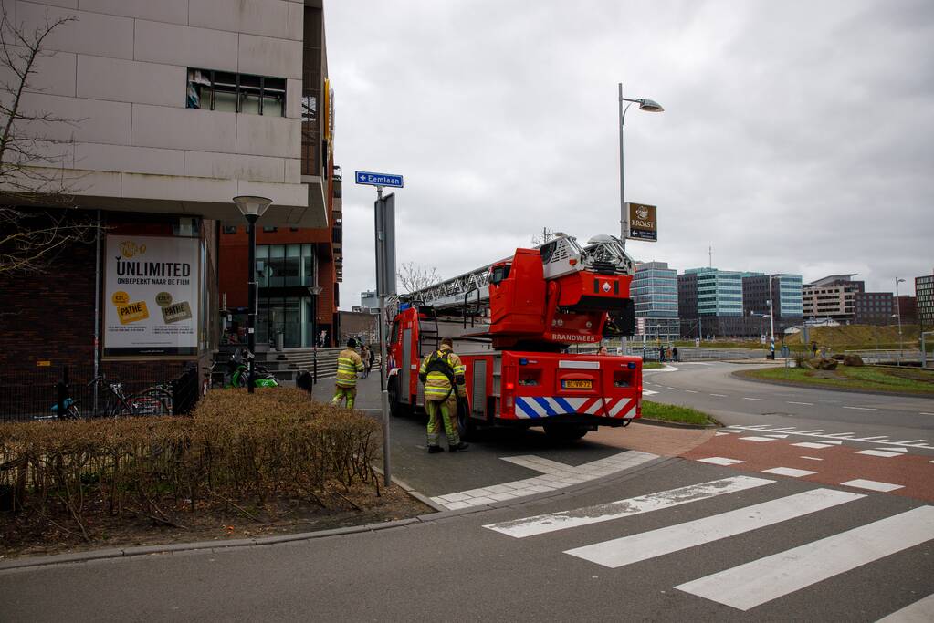 Gevelplaten Pathé-bioscoop losgewaaid