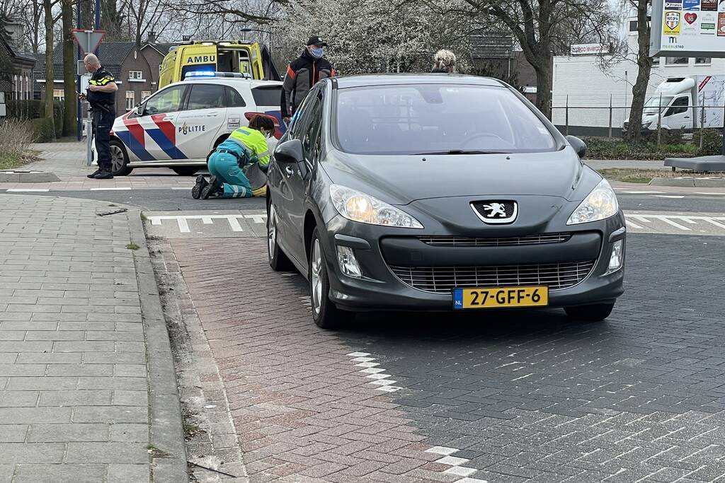 Fietser gewond bij botsing met auto