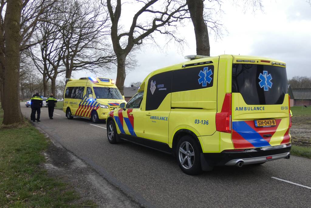 Persoon gewond bij botsing met boom