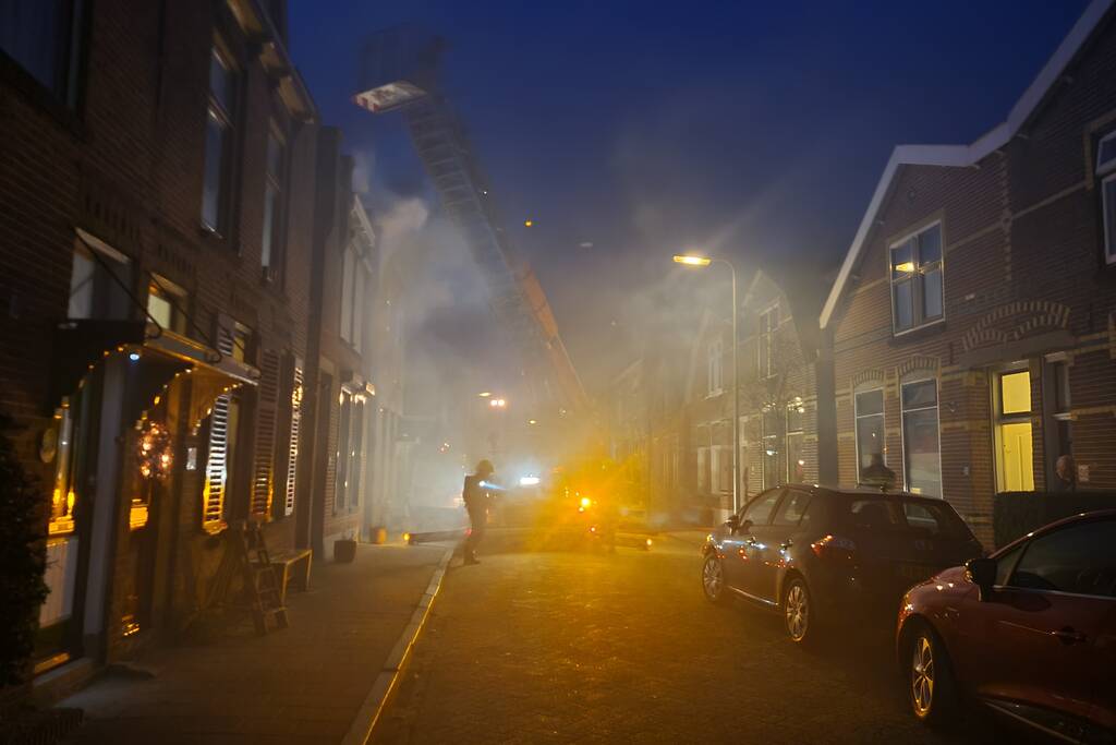 Veel rook door schoorsteenbrand
