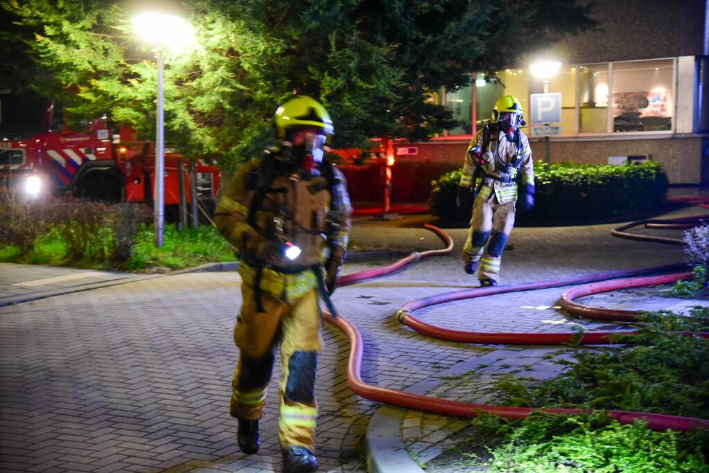 Veel rookontwikkeling bij brand in kantoorpand