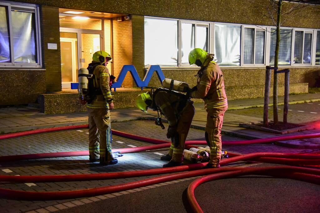 Veel rookontwikkeling bij brand in kantoorpand
