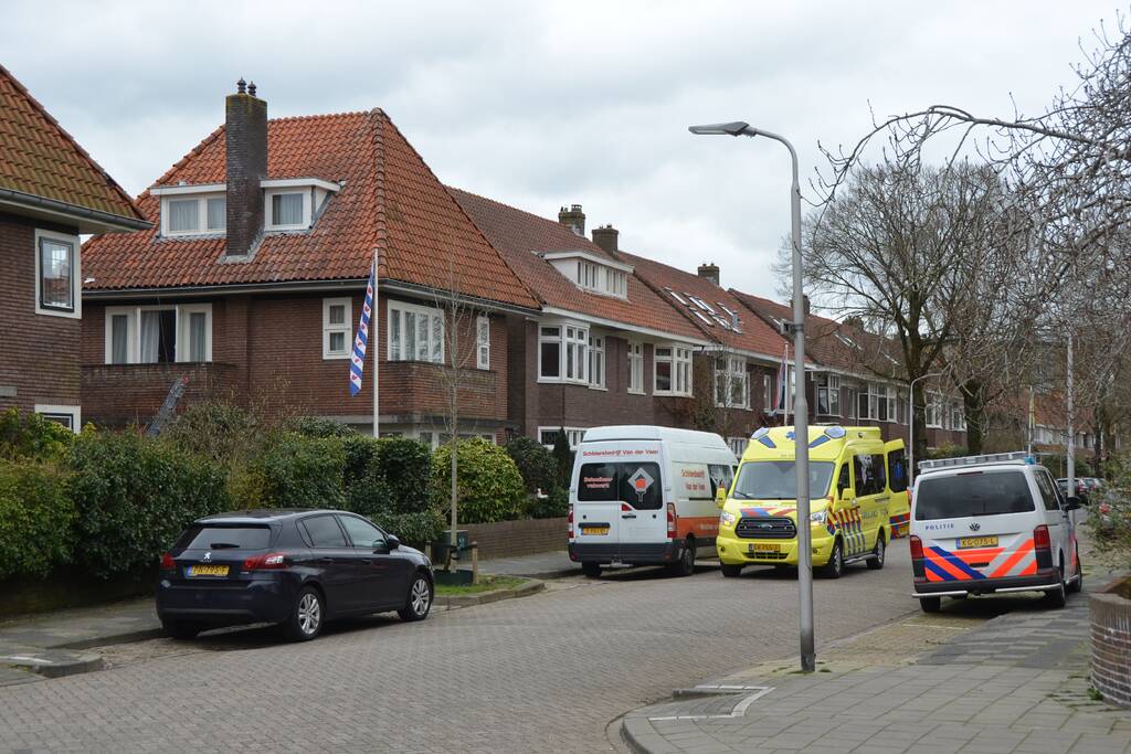 Man valt van dak en raakt gewond