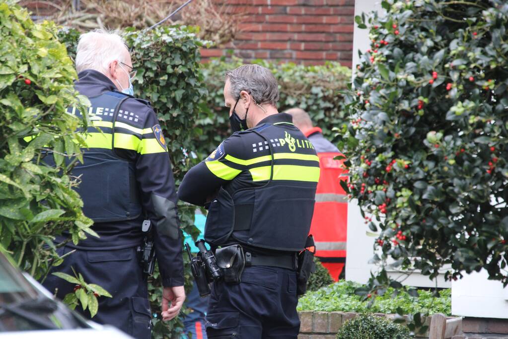 Man valt van dak en raakt gewond