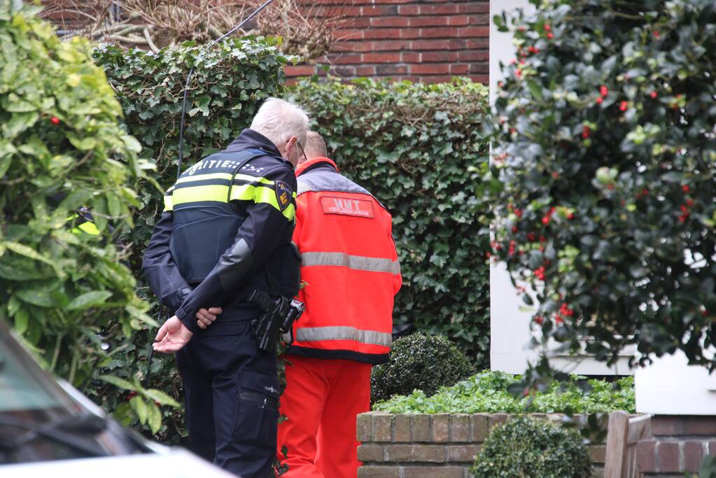 Man valt van dak en raakt gewond