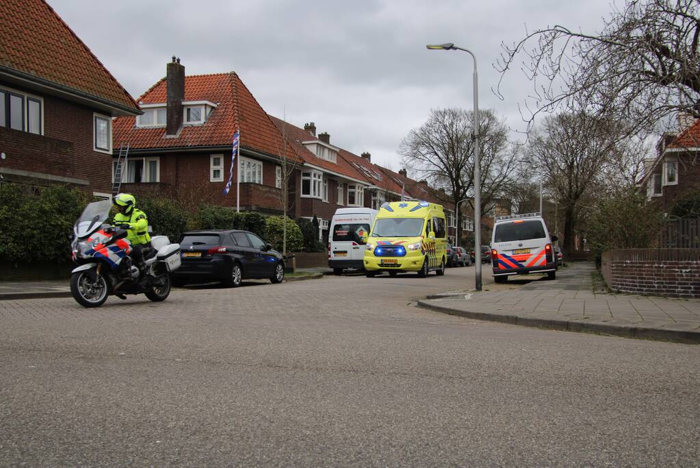 Man valt van dak en raakt gewond