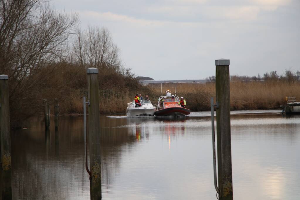 Speedboot naar de kant gebracht na problemen