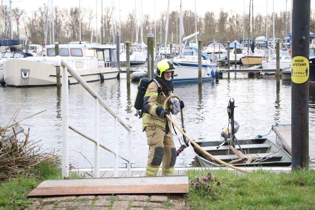 Speedboot naar de kant gebracht na problemen