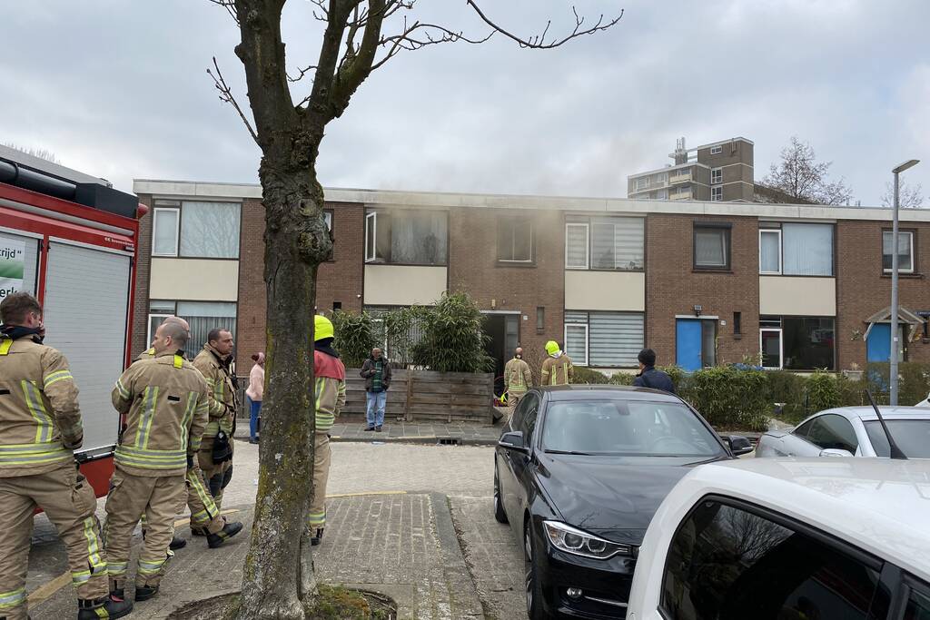 Veel rook bij brand in slaapkamer