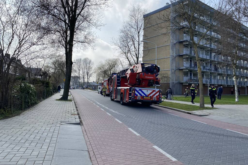 Brand in berging van flatgebouw
