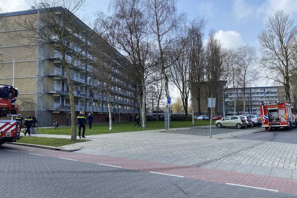 Brand in berging van flatgebouw
