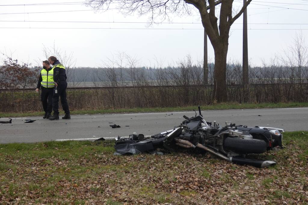 Motorrijder gewond bij botsing met auto