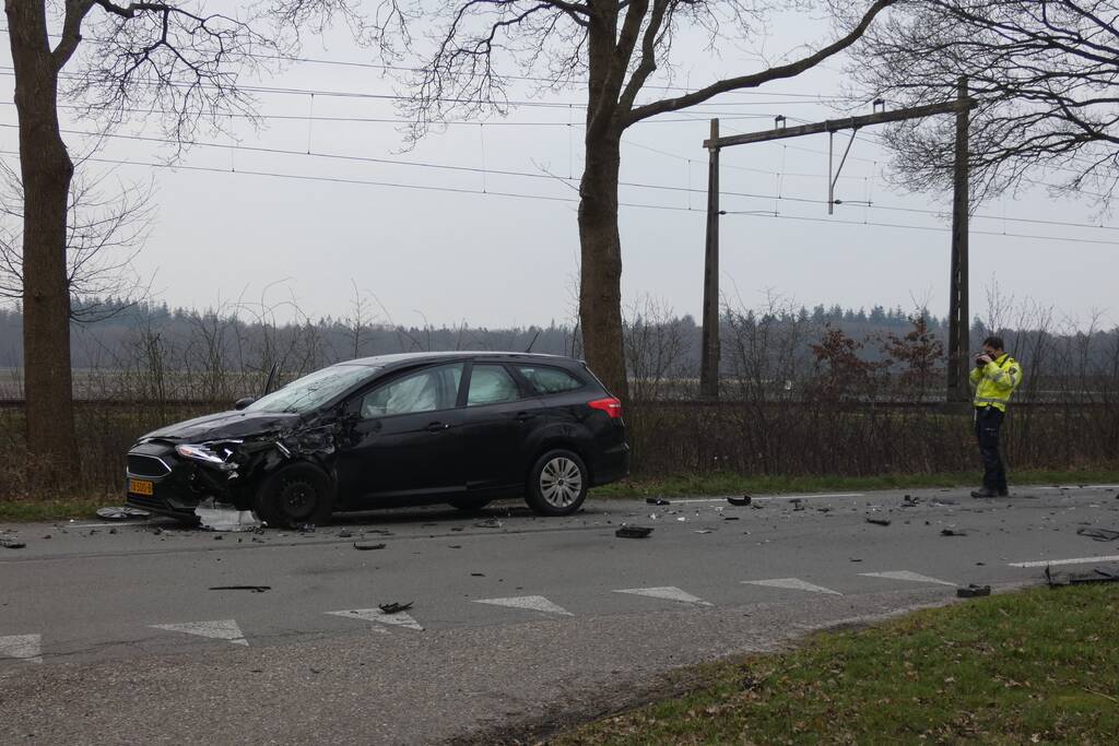 Motorrijder gewond bij botsing met auto