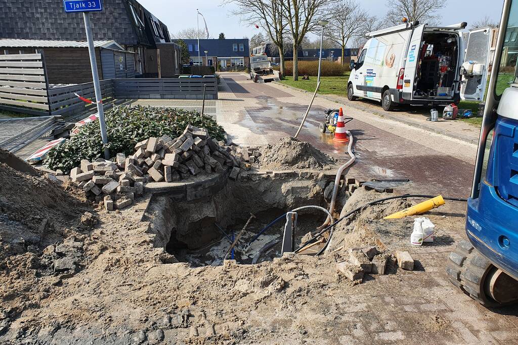 Waterleiding geraakt bij graafwerkzaamheden