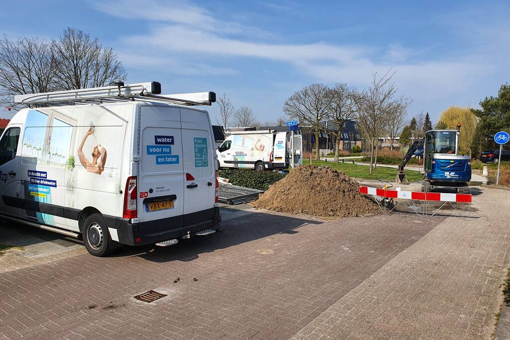 Waterleiding geraakt bij graafwerkzaamheden