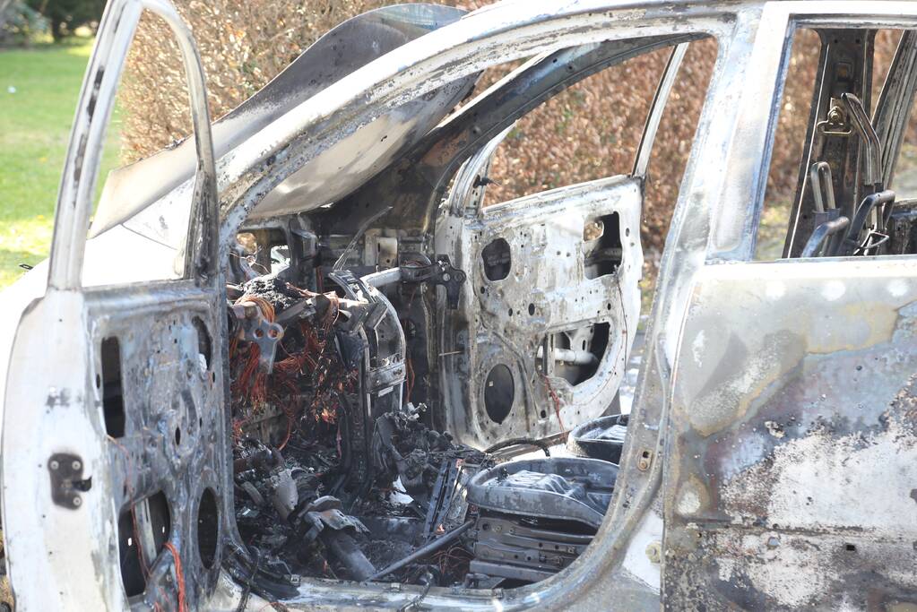 Auto volledig uitgebrand