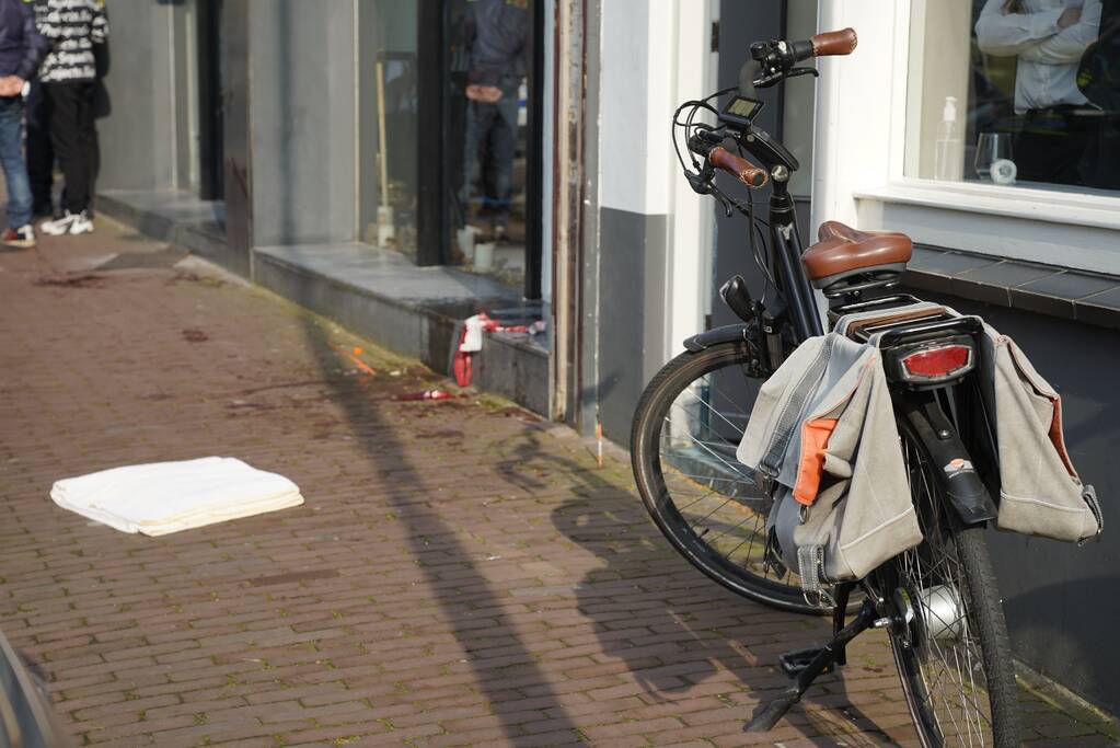 Persoon gewond bij steekpartij in winkelstraat