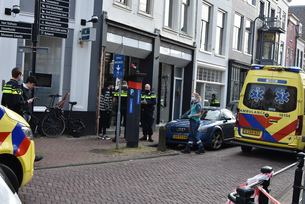 Persoon gewond bij steekpartij in winkelstraat