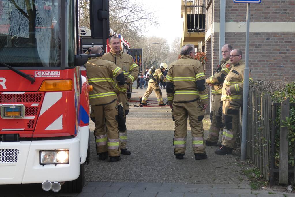 Flatwoning zwaar beschadigd door brand