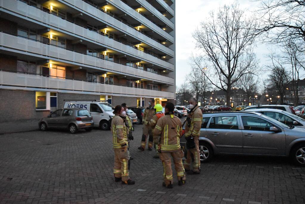 Brandweer doet onderzoek naar lachgasflessen