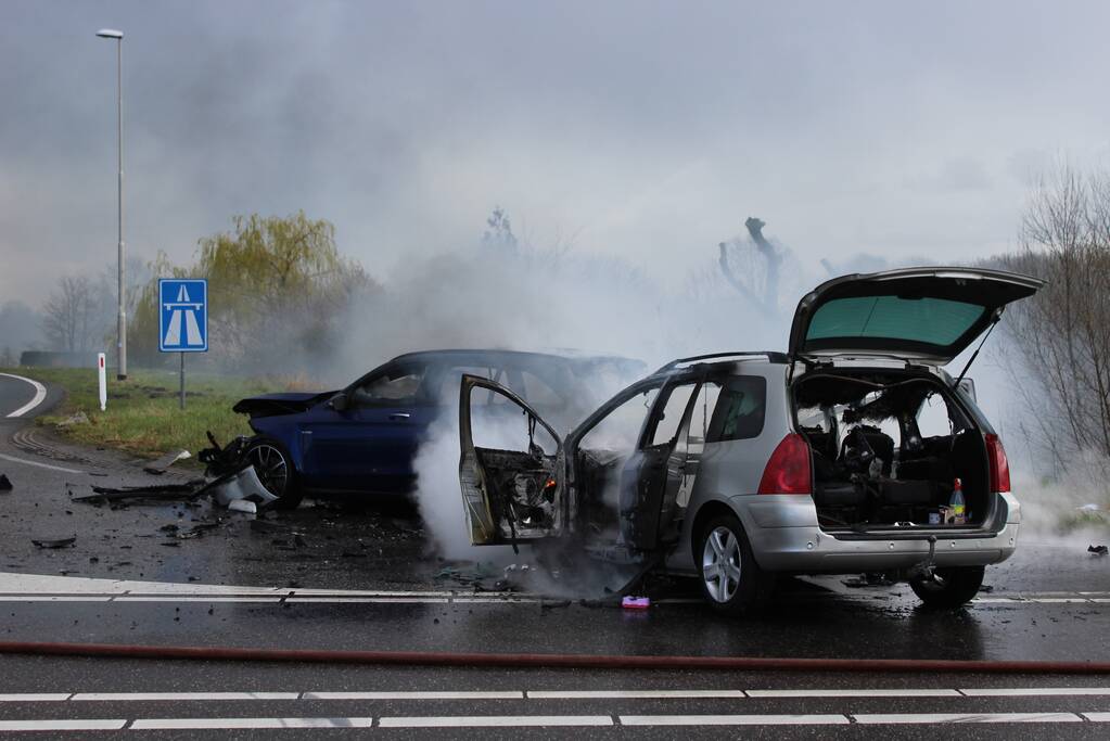 Zwangere vrouw naar ziekenhuis na verkeersongeval