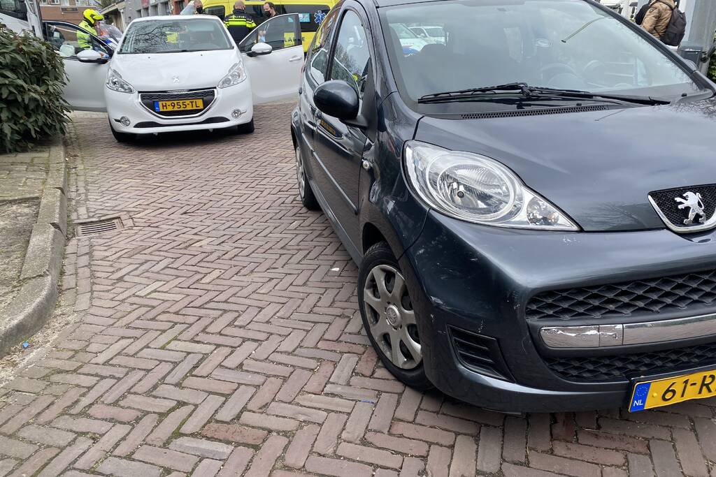 Persoon gecontroleerd na kop-staart botsing