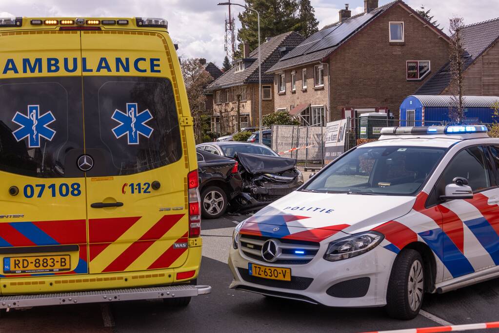 Gewonde en ravage door verkeersongeval