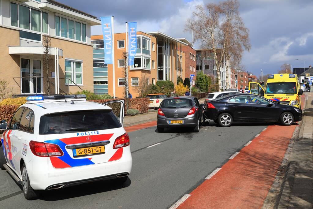 Gewonde en ravage door verkeersongeval