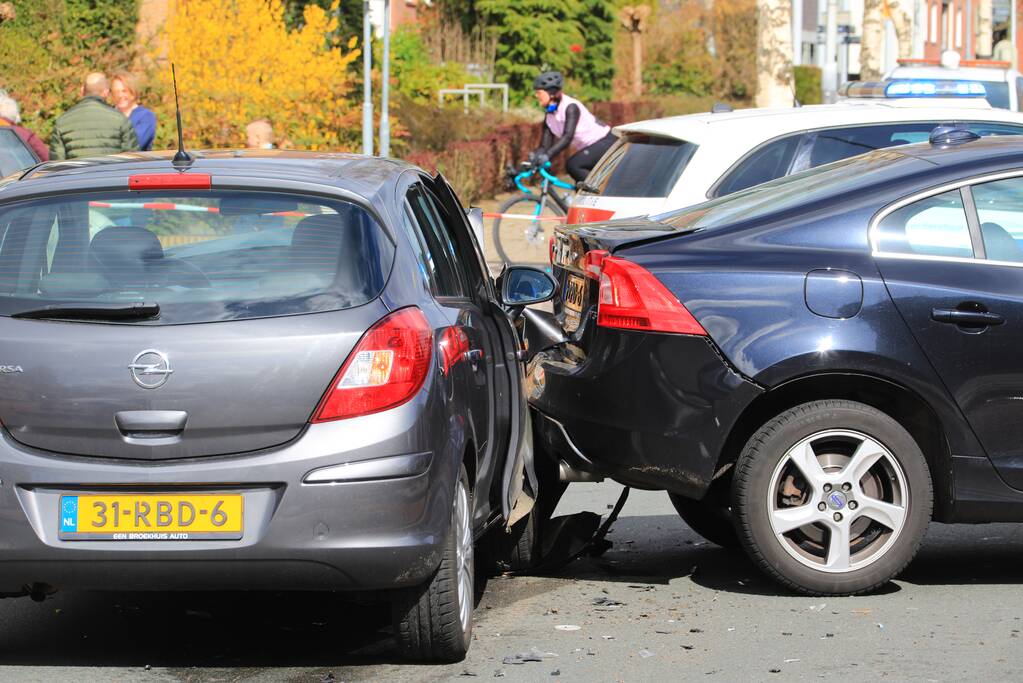 Gewonde en ravage door verkeersongeval