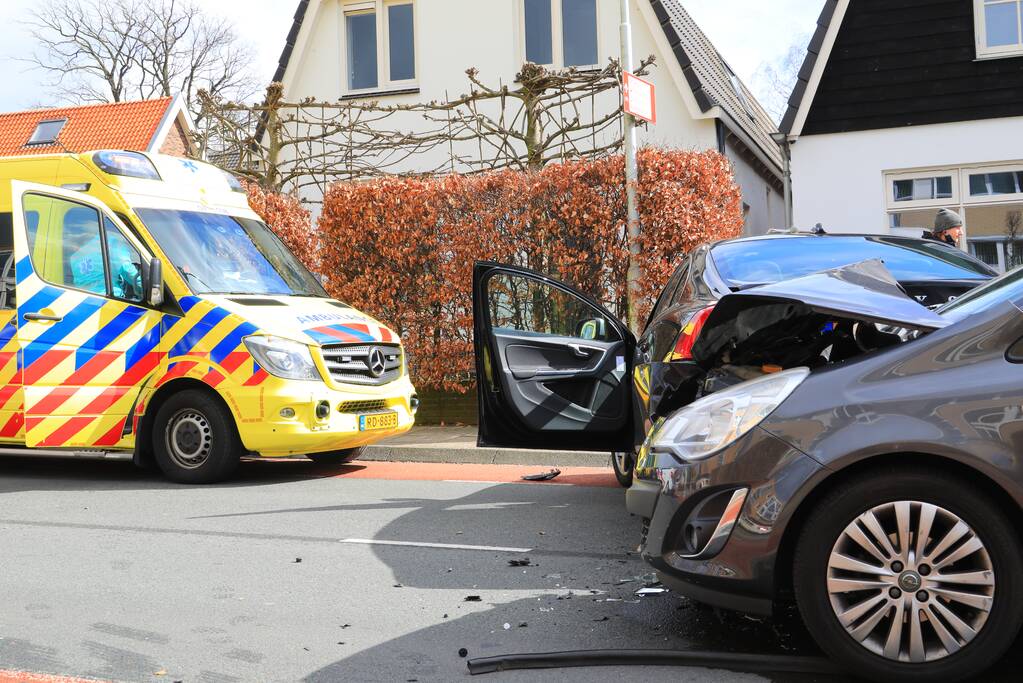 Gewonde en ravage door verkeersongeval