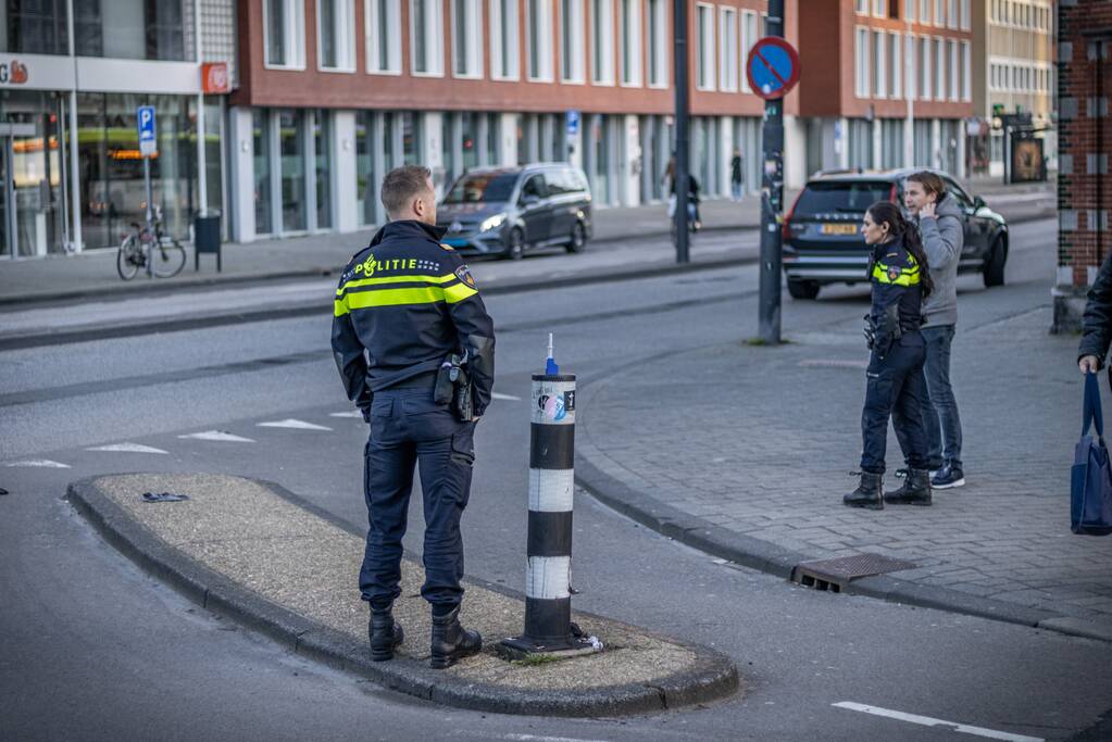 Maaltijdbezorger gewond door aanrijding met personenauto