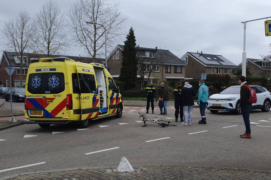 Wielrenner gewond door aanrijding met personenauto