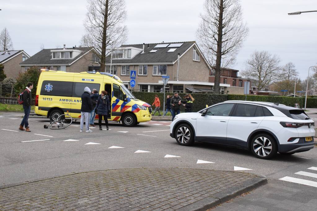 Wielrenner gewond door aanrijding met personenauto
