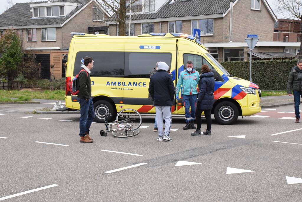 Wielrenner gewond door aanrijding met personenauto