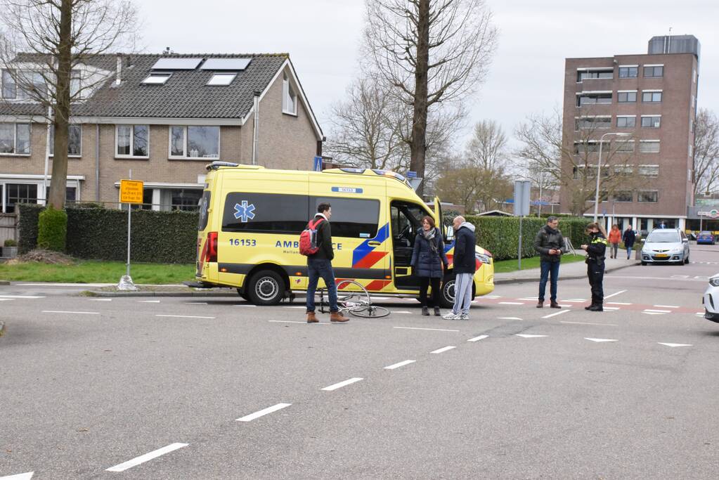 Wielrenner gewond door aanrijding met personenauto