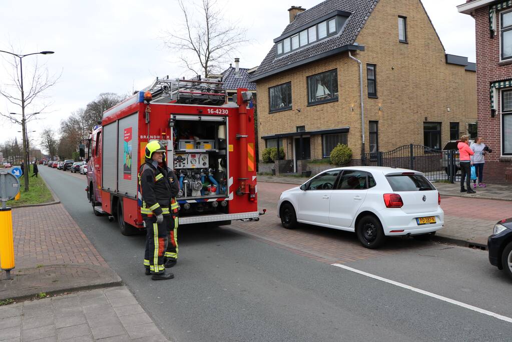 Brandweer doet onderzoek naar vermoedelijke brand in oven