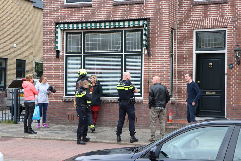Brandweer doet onderzoek naar vermoedelijke brand in oven
