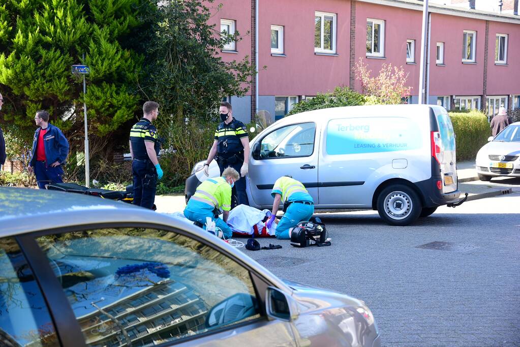 Scooterrijder gewond bij botsing met auto