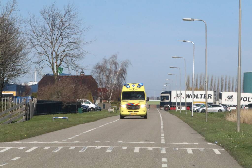 Traumahelikopter landt voor incident bij bedrijf