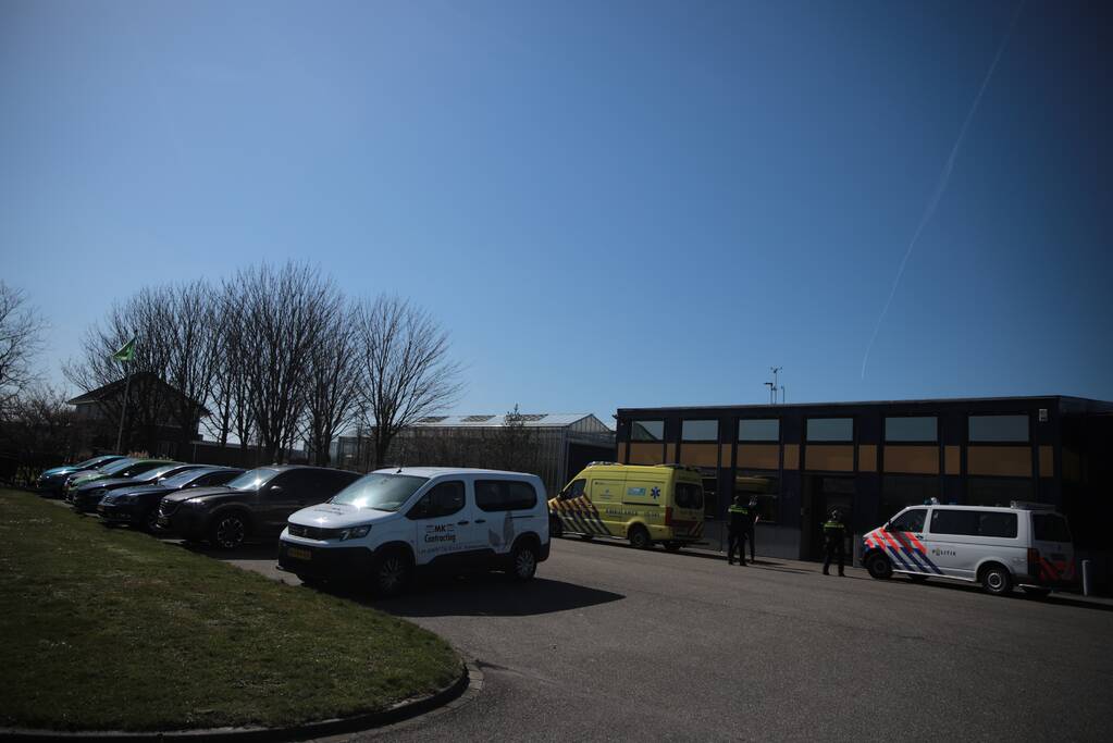 Traumahelikopter landt voor incident bij bedrijf