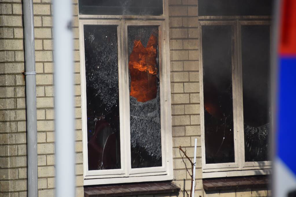 Gasflessen ontploft bij grote brand