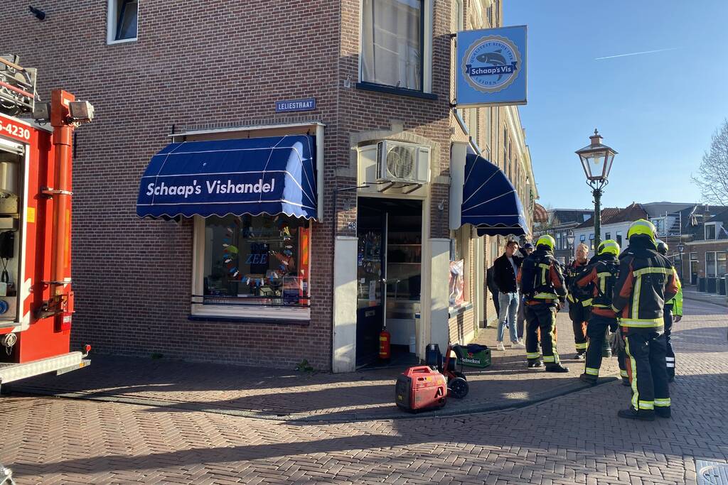Schaap's Vishandel loopt vol met rook na brandende wasdroger
