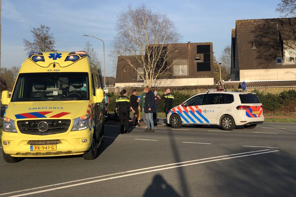 Motorrijder gewond bij botsing tegen middenberm
