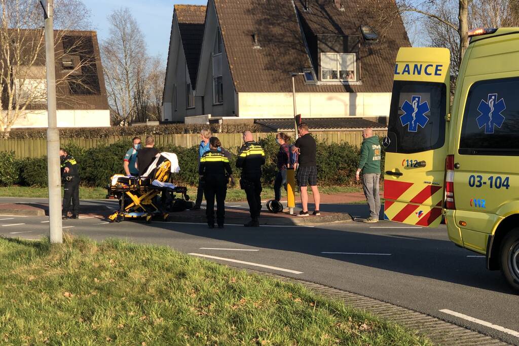 Motorrijder gewond bij botsing tegen middenberm